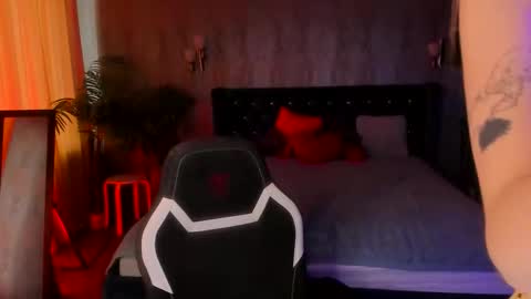 Erica online show from March 9, 1:15 pm