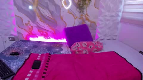 daphne and stuart online show from February 13, 7:10 pm