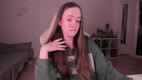 Snapshot of lil_happiness chatting on November 27, 10:45 pm for free registration 3 online show from November 27, 10:45 pm