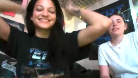 Snapshot of lil_luluvert chatting on June 9, 4:24 am lil_luluvert online show from June 9, 4:24 am