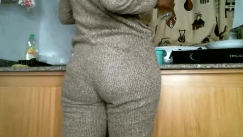 Snapshot of lil_paula chatting on June 22, 6:43 am serenity online show from June 22, 6:43 am