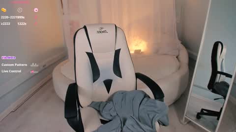 Snapshot of lil_stephanie chatting on October 24, 1:29 pm YOUR LIL STEPHANIE online show from October 24, 1:29 pm