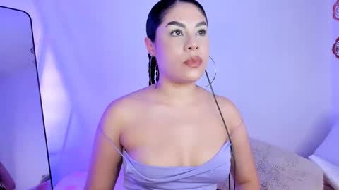 Lola online show from November 8, 2:01 am