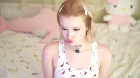 Rina  online show from November 29, 8:01 pm