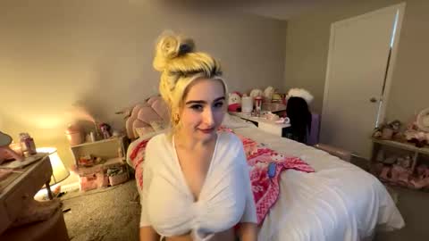 Pink mink online show from February 5, 1:10 am