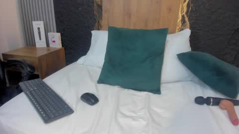 L I L A online show from April 9, 6:19 am