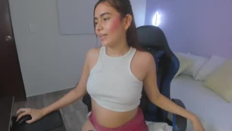 Snapshot of lila_lain chatting on July 10, 4:06 am L I L A online show from July 10, 4:06 am