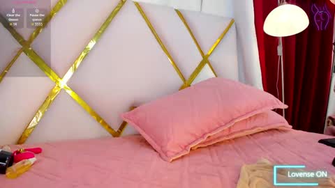 lila_pinky_ online show from April 27, 12:03 pm