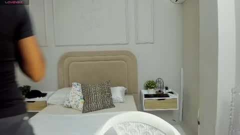 Snapshot of lilabeily chatting on August 1, 7:35 pm lila bailey online show from August 1, 7:35 pm