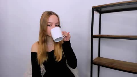 Snapshot of liladesire chatting on December 2, 8:30 am LiliaDesire online show from December 2, 8:30 am