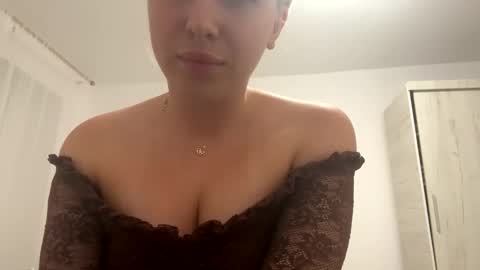 lilamilesaa online show from October 9, 5:55 pm