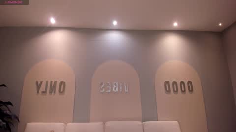 Snapshot of lilawest chatting on November 4, 11:20 am Lila West online show from November 4, 11:20 am