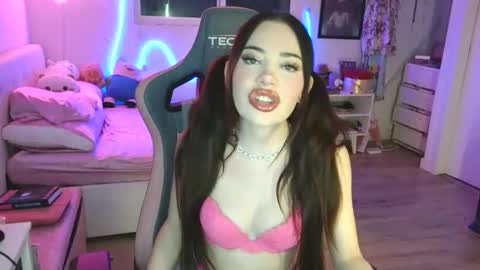 lilbina online show from December 15, 5:23 am