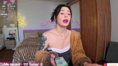 Snapshot of lilcamomile chatting on April 9, 9:47 am Camomile Lil online show from April 9, 9:47 am