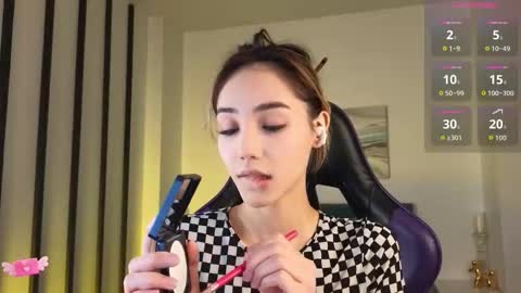 Snapshot of lilcatalia chatting on October 27, 5:11 am Hi im Yuki online show from October 27, 5:11 am