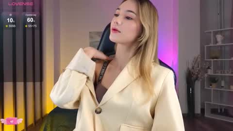 Snapshot of lilcatalia chatting on November 27, 10:17 am Hi im Yuki online show from November 27, 10:17 am