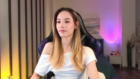 Snapshot of lilcatalia chatting on December 2, 10:09 am Hi im Yuki online show from December 2, 10:09 am