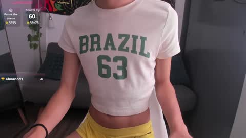 Snapshot of lildan18 chatting on December 19, 5:18 pm Daniel online show from December 19, 5:18 pm