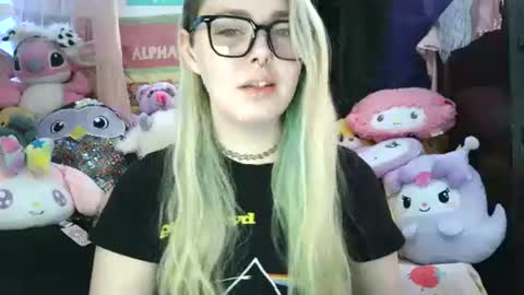 Snapshot of lilemmy1999 chatting on February 5, 5:31 pm emily ryanson online show from February 5, 5:31 pm