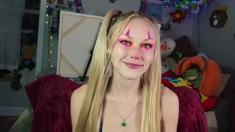 Snapshot of lilfknsquirt chatting on November 4, 7:13 pm LilSquirt online show from November 4, 7:13 pm