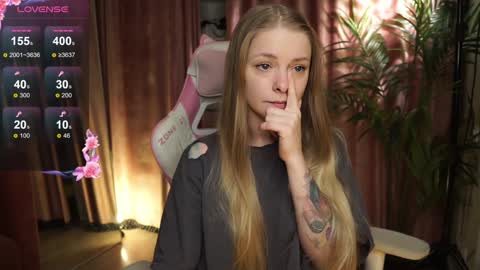 Snapshot of lili_01 chatting on October 30, 11:00 am Lili online show from October 30, 11:00 am