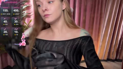 Snapshot of lili_01 chatting on November 8, 2:06 pm Lili online show from November 8, 2:06 pm