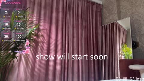 Snapshot of lili_01 chatting on November 16, 2:33 pm Lili online show from November 16, 2:33 pm