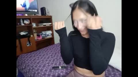 Snapshot of lili__lopez777 chatting on November 27, 8:33 pm lili__lopez777 online show from November 27, 8:33 pm