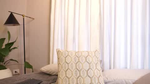 Snapshot of lili_cox chatting on March 2, 12:34 pm Lili online show from March 2, 12:34 pm