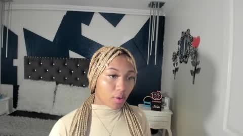 Lili online show from October 19, 5:13 pm