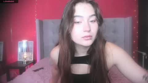 Snapshot of lili_luuu chatting on September 19, 2:57 am Lilu online show from September 19, 2:57 am