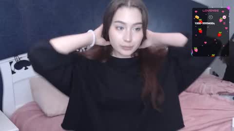 Snapshot of lili_luuu chatting on October 1, 9:32 pm Lilu online show from October 1, 9:32 pm