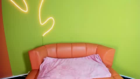 Lili  online show from April 7, 7:25 pm