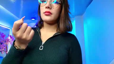 Snapshot of lili_scott chatting on October 30, 3:19 am Lili online show from October 30, 3:19 am