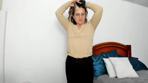 liliamilf online show from October 7, 11:13 pm