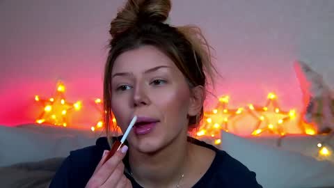 Mia online show from December 27, 6:57 am