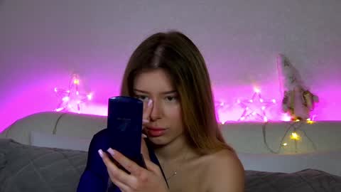 Mia online show from January 13, 6:27 am