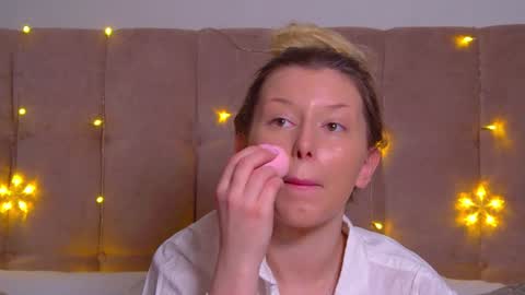 Mia online show from January 14, 6:24 am