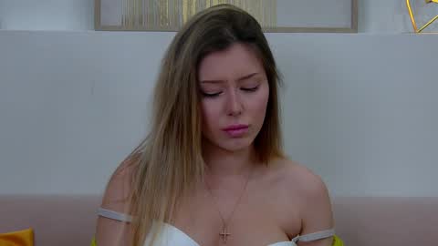 Mia online show from January 20, 12:39 pm