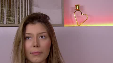 Mia online show from January 24, 9:28 am