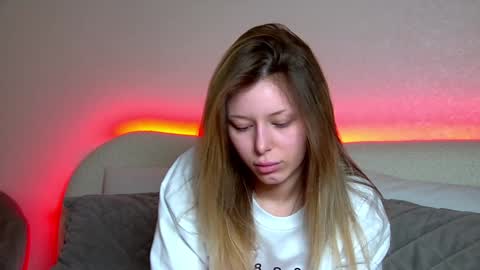 Mia online show from February 2, 6:58 am