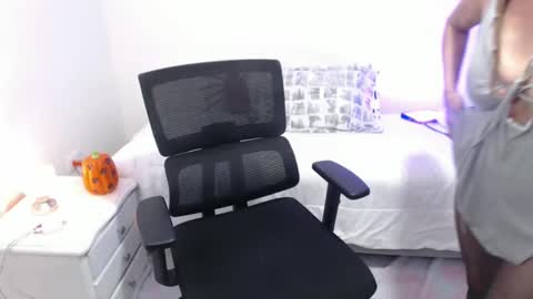 lilian online show from October 21, 8:31 pm