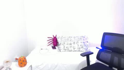 lilian online show from October 22, 8:08 pm