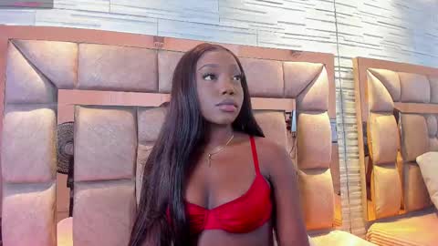LILIAN  online show from October 6, 7:44 pm