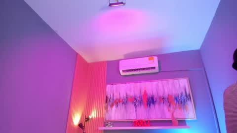 Snapshot of lilian_vergara chatting on February 26, 7:46 pm holis soy lily chang no olvides el pulgar arriba es muy importante para mi 3 independent model online show from February 26, 7:46 pm