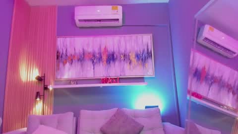 holis soy lily chang no olvides el pulgar arriba es muy importante para mi 3 independent model online show from April 18, 5:28 pm