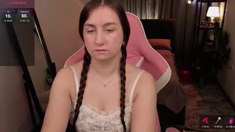 Snapshot of lilian_wood chatting on February 18, 5:25 am Kate online show from February 18, 5:25 am