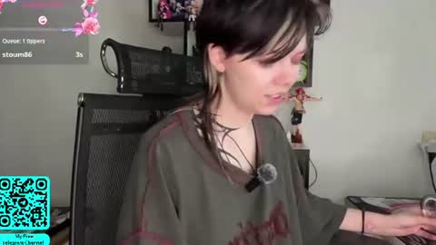 Snapshot of liliandaniels chatting on June 21, 7:11 am Lilian online show from June 21, 7:11 am