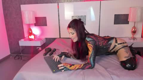 Snapshot of lilianferrara chatting on February 13, 9:55 pm Liliana online show from February 13, 9:55 pm