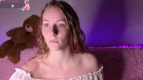 Snapshot of lilianlahot chatting on July 1, 5:56 pm Lilly online show from July 1, 5:56 pm